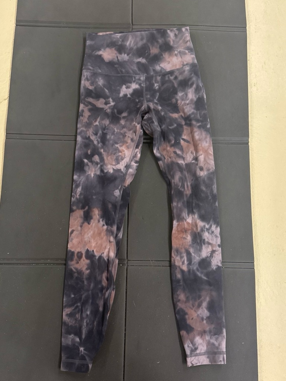 Lululemon Diamond Dye Align size 4